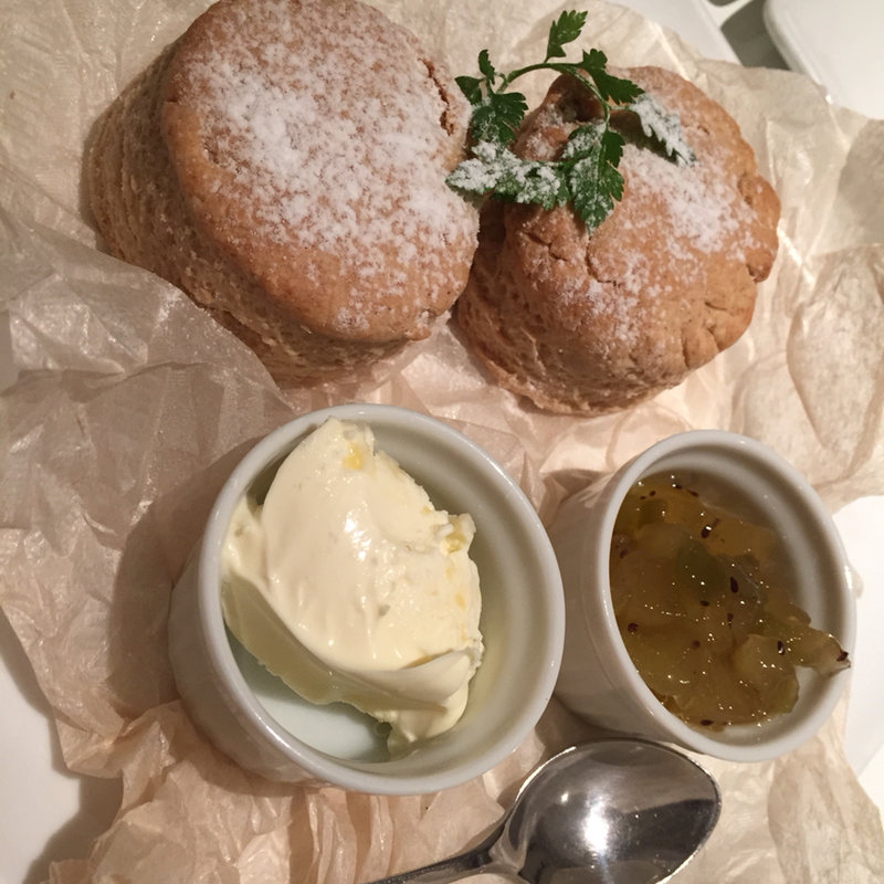 自家製スコーン（キウイandアップル）(FRAMES)