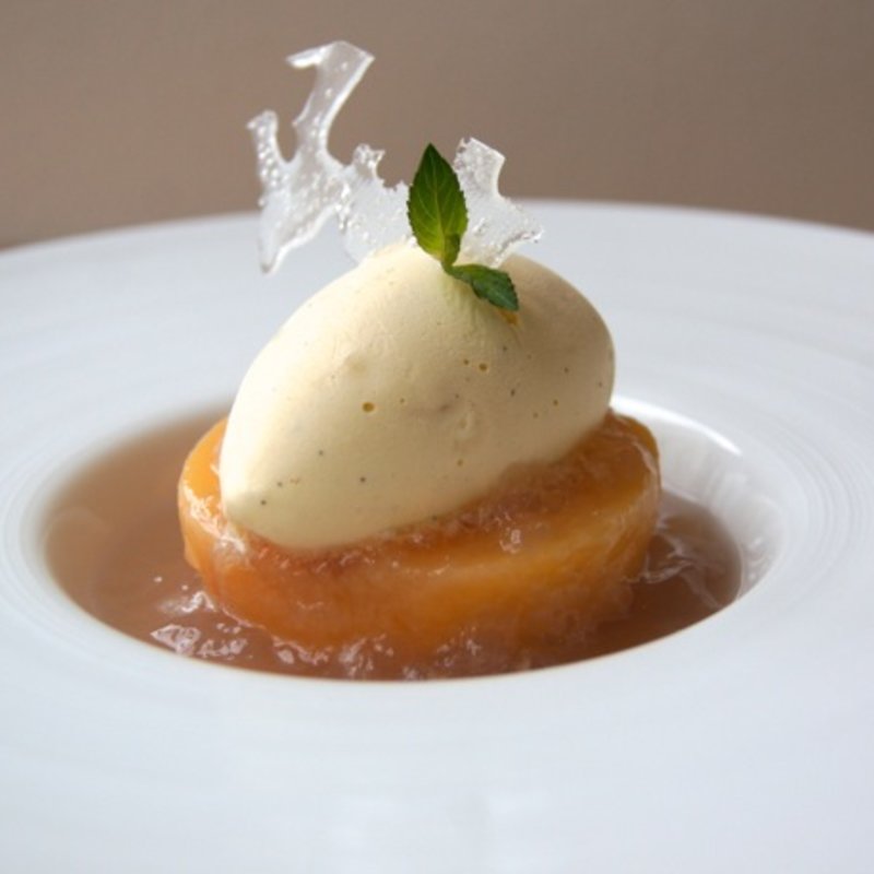 千葉 和梨″幸水″のコンポート　バニラアイスクリームを添えて(deco )