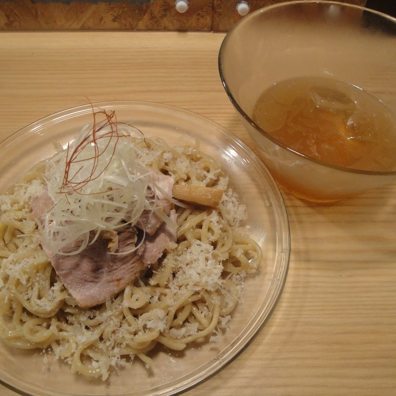 冷やしエイヒレつけ麺(人類みな麺類 )