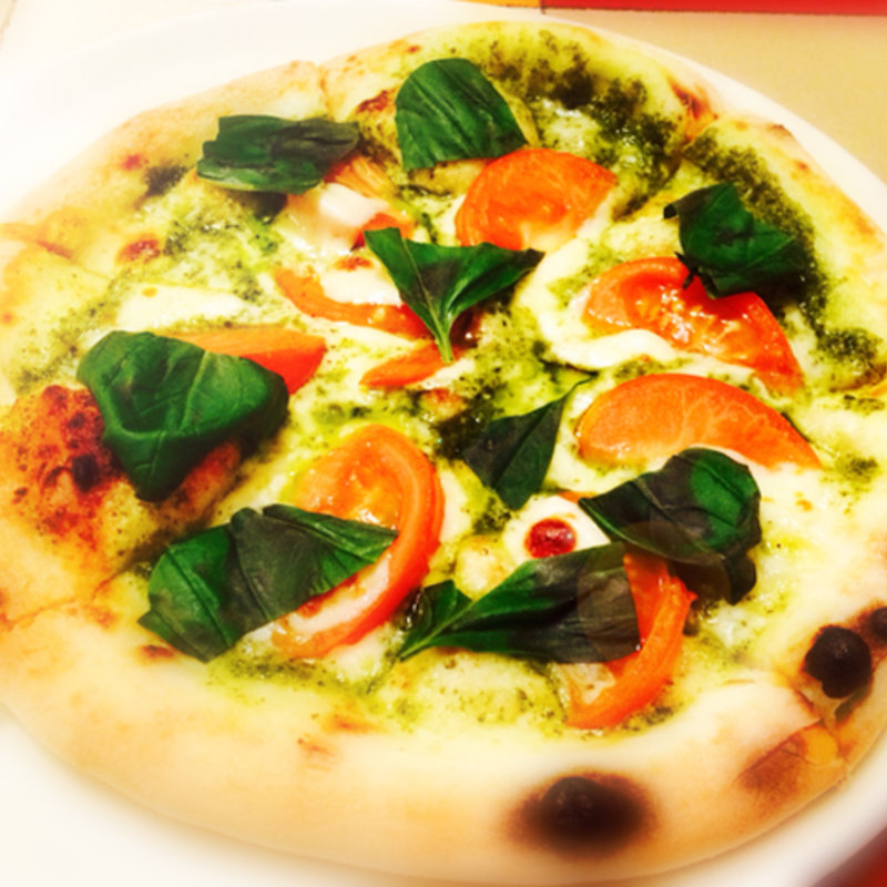 トマトとモッツァレラのジェノベーゼ風ピザ(CARA 南越谷店 （カーラ）)