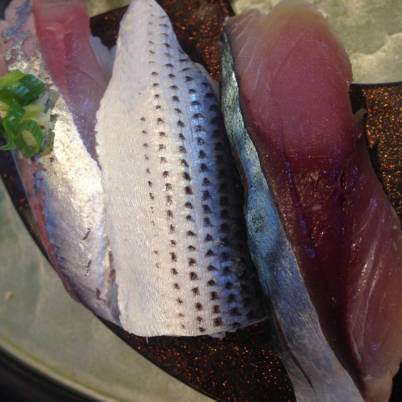 光りもの食べ比べセット(地魚回転寿司 丸藤)