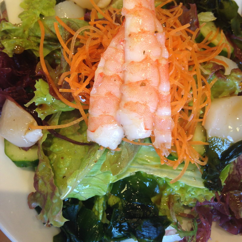 海鮮サラダ(地魚回転寿司 丸藤)