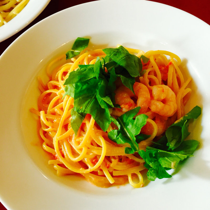 小エビとルッコラのトマトクリームパスタ(マリーザ)
