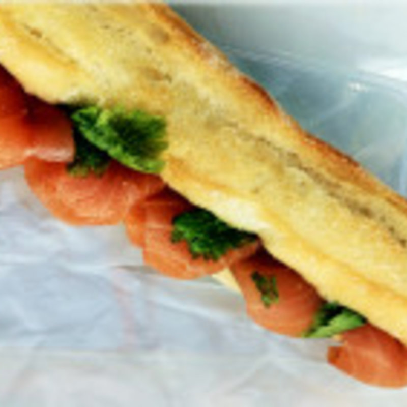 スモークサーモンのハーブソースサンド(イッツサンドイッチマジック 伊勢丹新宿本店)