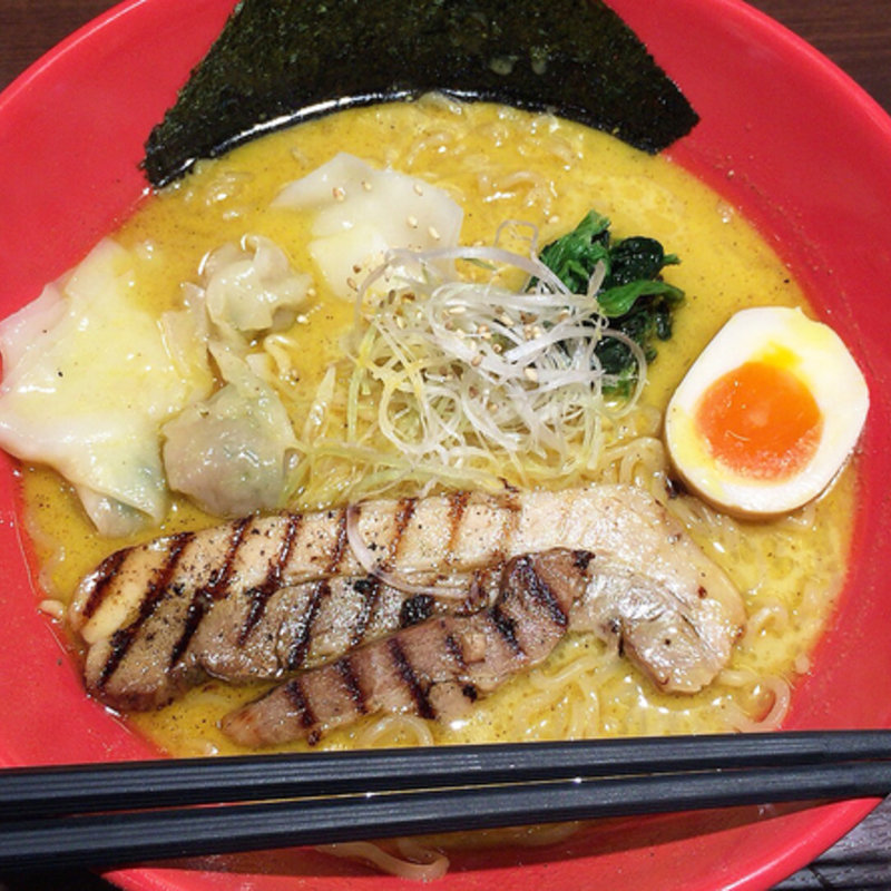 ワンタン入りカレーラーメン(カレーつけ麺 しゅういち 恵比寿店)