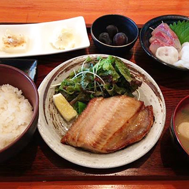 焼き魚刺身定食(北海酒場 静内)