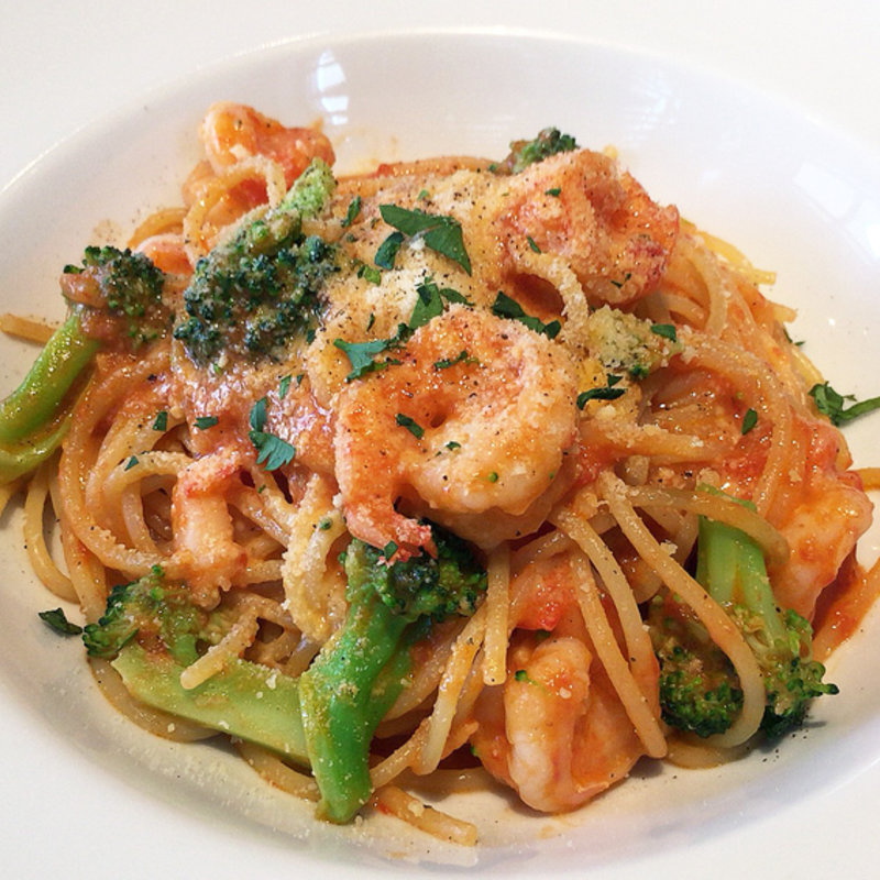 海老とブロッコリーのトマトクリームパスタ(カームテラス)