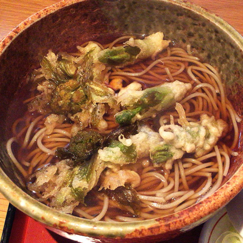 たらの芽とふきのとうの天ぷらそば(そば処 太宝家)
