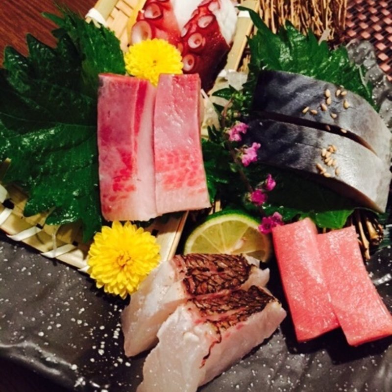 刺身の盛り合わせ(和膳和酒 油屋（ゆや）)