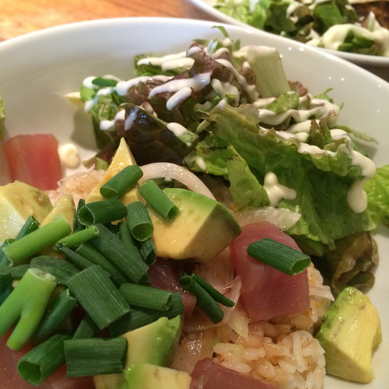 マグロとアボカドのポキ・ライスボウル(アロハテーブル Kyobashi )