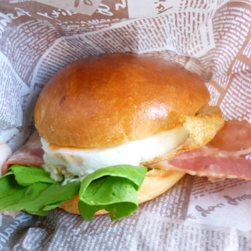 ベーコンエッグバーガー(クローバー)