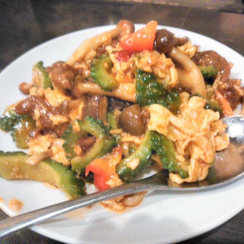 牛肉とゴーヤのうま味噌炒め(中国小皿酒家 楽山 （チュウゴクコザラシュカラクザン）)