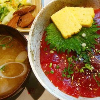 まぐろ赤身漬け丼(宝水産（株） 海鮮丼「TAKARA」)