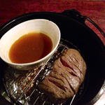 ダッチオーブンで作る黒毛和牛モモ肉の瞬間燻製(三軒茶屋 燻製201号室)