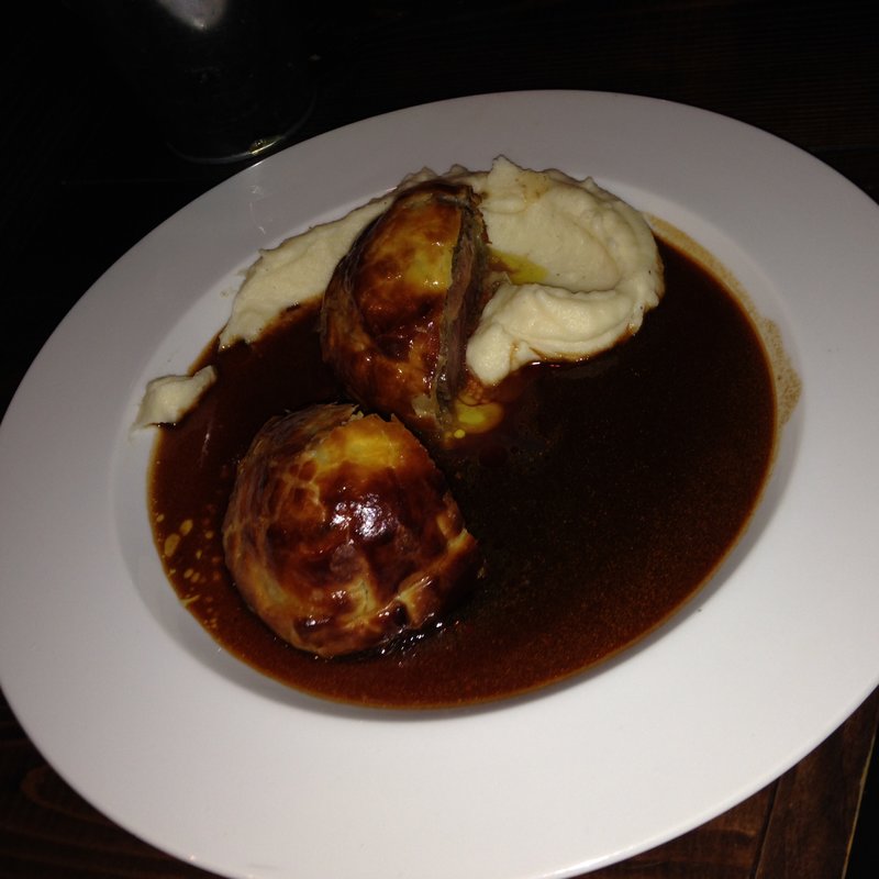 牛ヒレ肉とフォアグラのパイ包み(The monkey chews kitchen (ザ・モンキーチュウズキッチン))