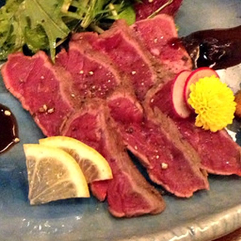 牛のたたき(和食・ワイン 葡萄屋)