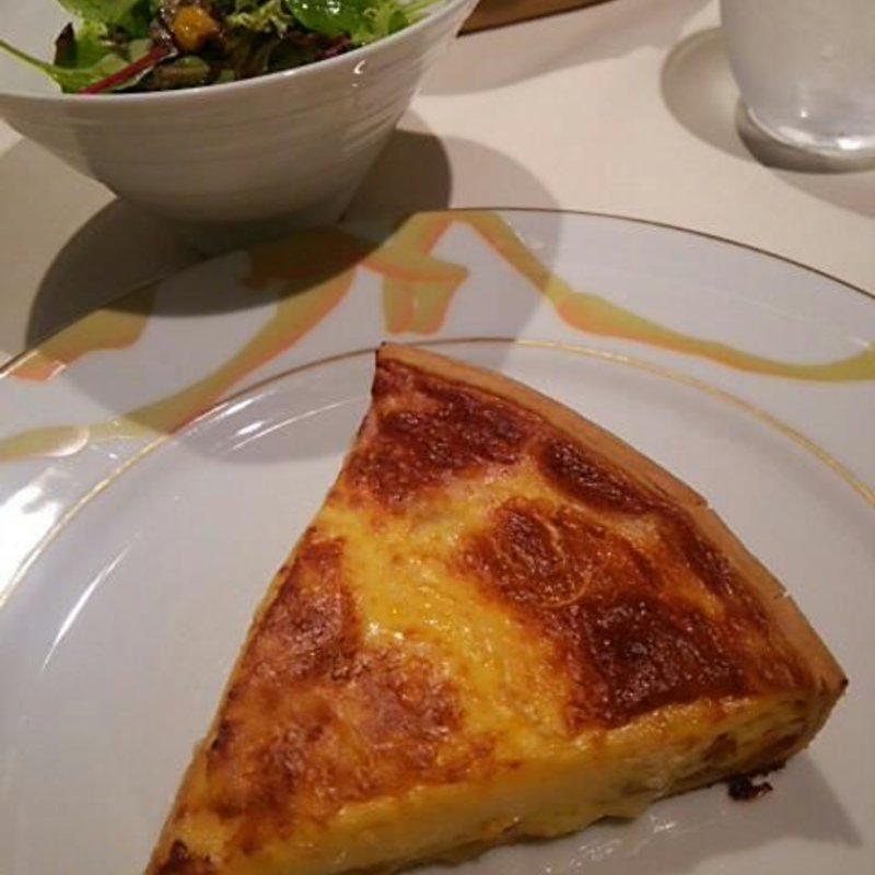 キッシュロレーヌ　クラシックなスタイルで(ル サロン ジャックボリー)