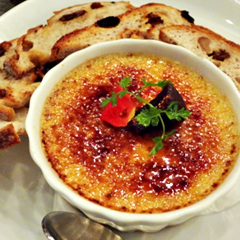 濃厚フォアグラのクレームブリュレ(綾瀬 ワインバル八十郎商店)