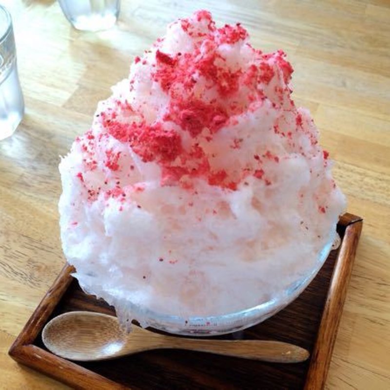 いちごミルク氷(おちゃのこ （御茶乃子）)