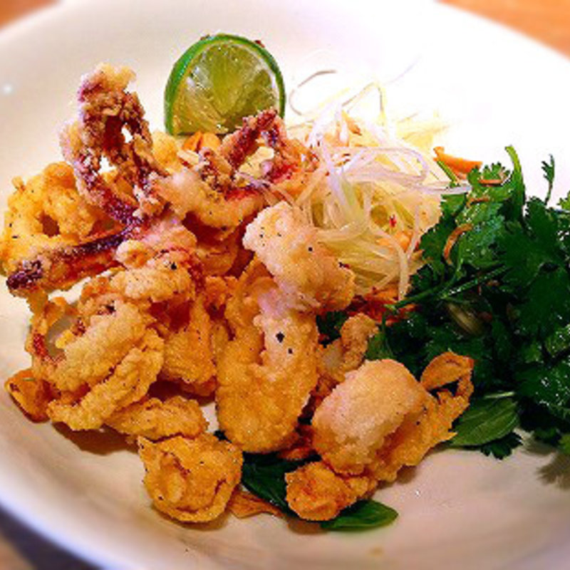 カラマリフライ w/ グリーンパパイヤ、ベトナミーズソース(bills 横浜赤レンガ倉庫)