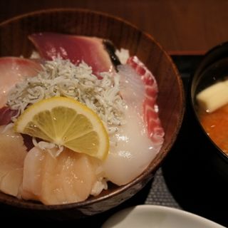 海鮮丼(うお笑)