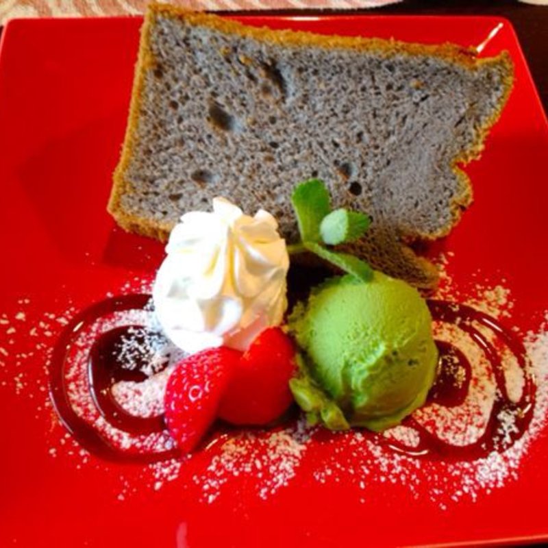黒米の米粉シフォン(cafe ことだま （カフェコトダマ）)