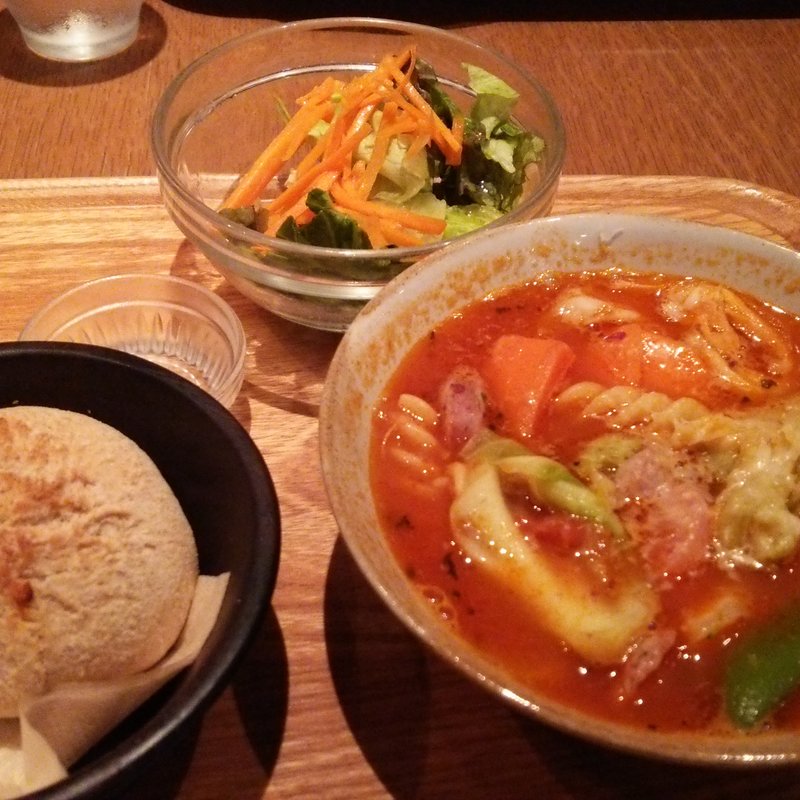 ごろごろ野菜のミールスープ　サラダ付き