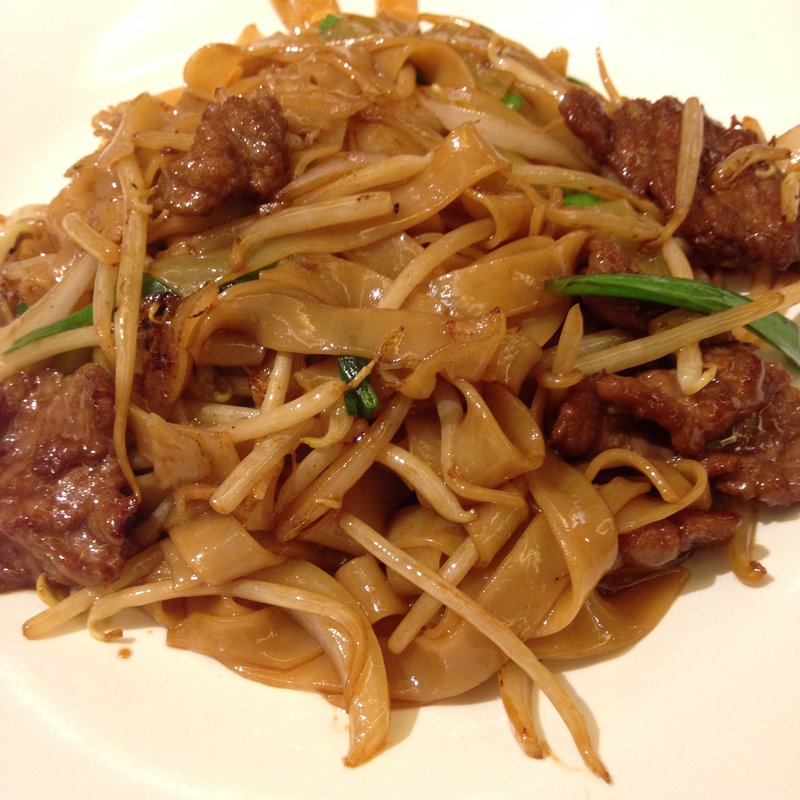 牛肉入り香港きしめんの炒め(中華街　桂宮)