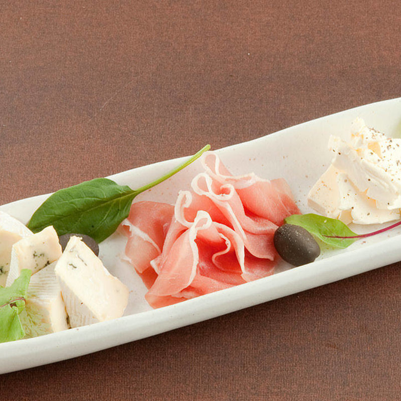 生ハムチーズ盛り合わせ(えちご )