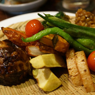 東京都内で食べられる健康的なビーガン料理で、体も心もほっこり！