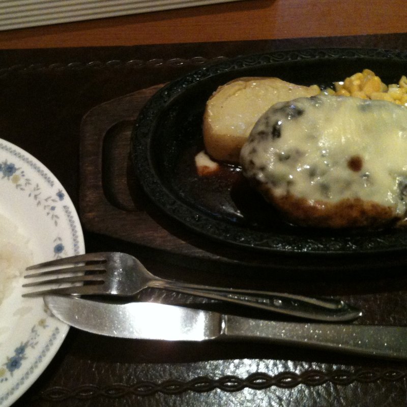 牛肉のチーズハンバーグ(レストラン十勝日本橋店)