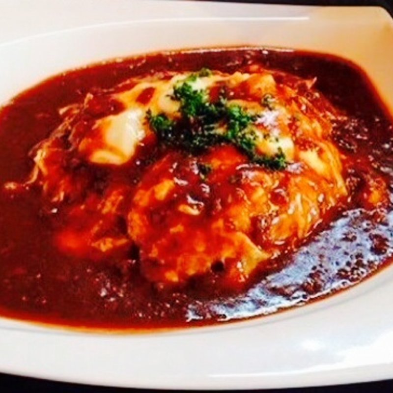 とろとろ玉子のデミオムライス(Samurai BAR)