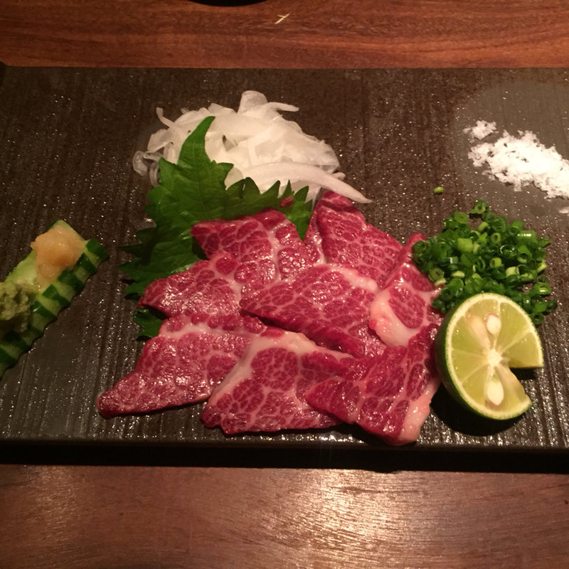 熊本直送 特上馬刺し(焼とりの八兵衛 六本木店)