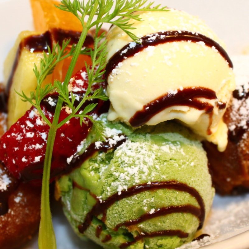 揚げたてドーナツのアイス添え(Baki （バキ）)