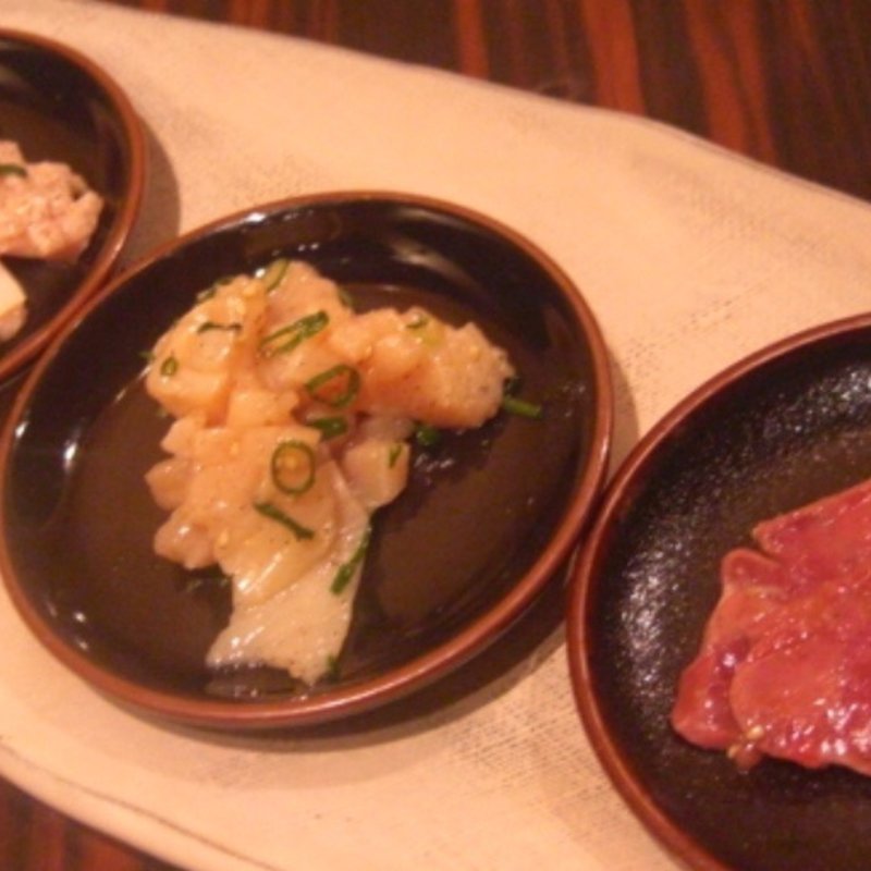 ホルモン三種盛(創作焼肉 神戸 牛乃匠)