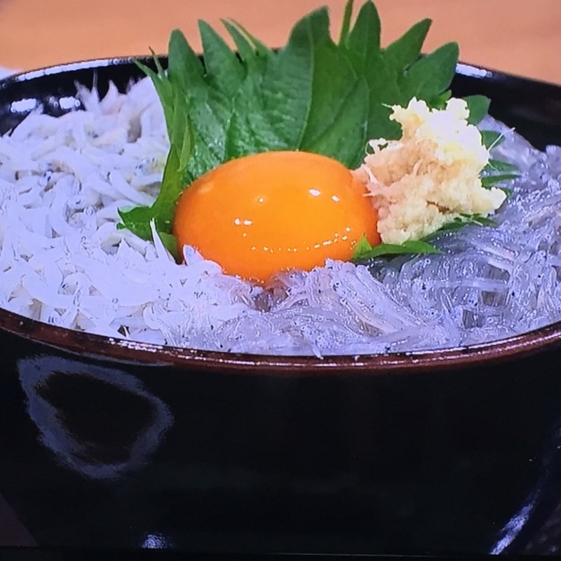 生しらすと釜揚げしらすのハーフ丼(市場食堂 駅前 和田岬店)