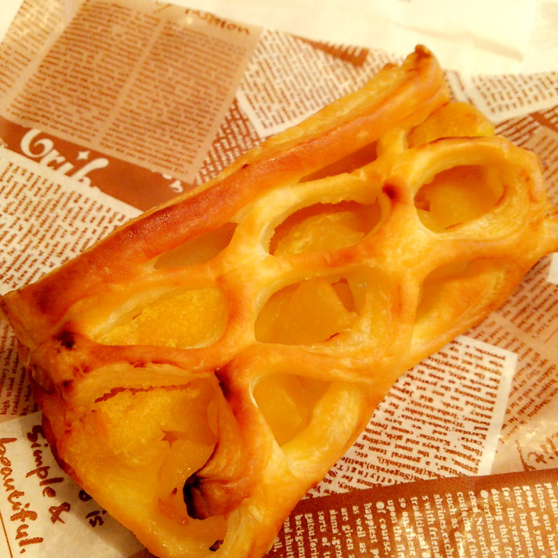 安納芋とりんごのパイ(はぴぱん 学芸大学駅前店)