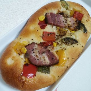 イベリコ豚と夏野菜のフォカッチャ(ヴィクトワール 横浜ベイクォーター店 （Victoire）)