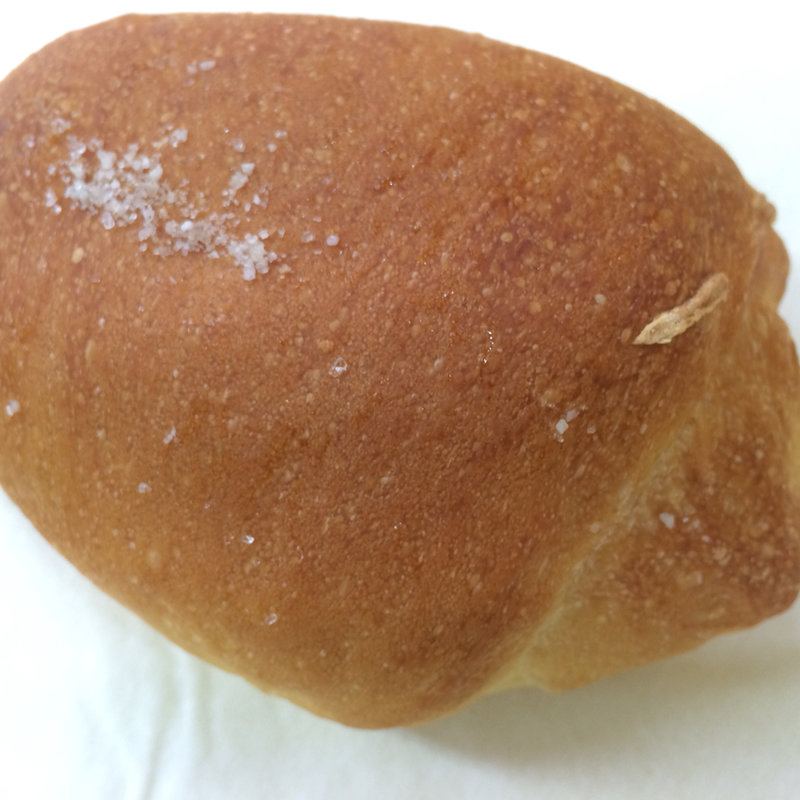 塩パン(ブーランジェリーラトリエ)