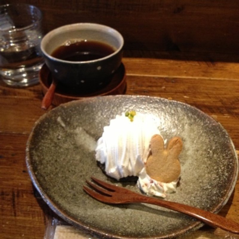 ケーキセット/ごま豆乳モンブラン+コーヒー(うさぎとぼく)