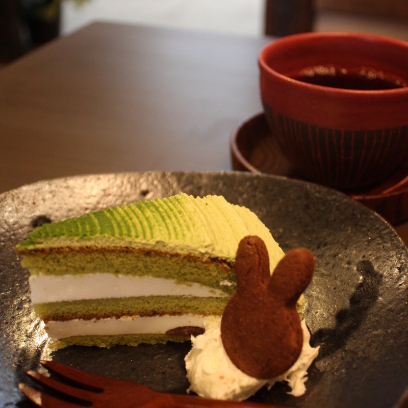 ケーキセット/抹茶トルテ+コーヒー(うさぎとぼく)
