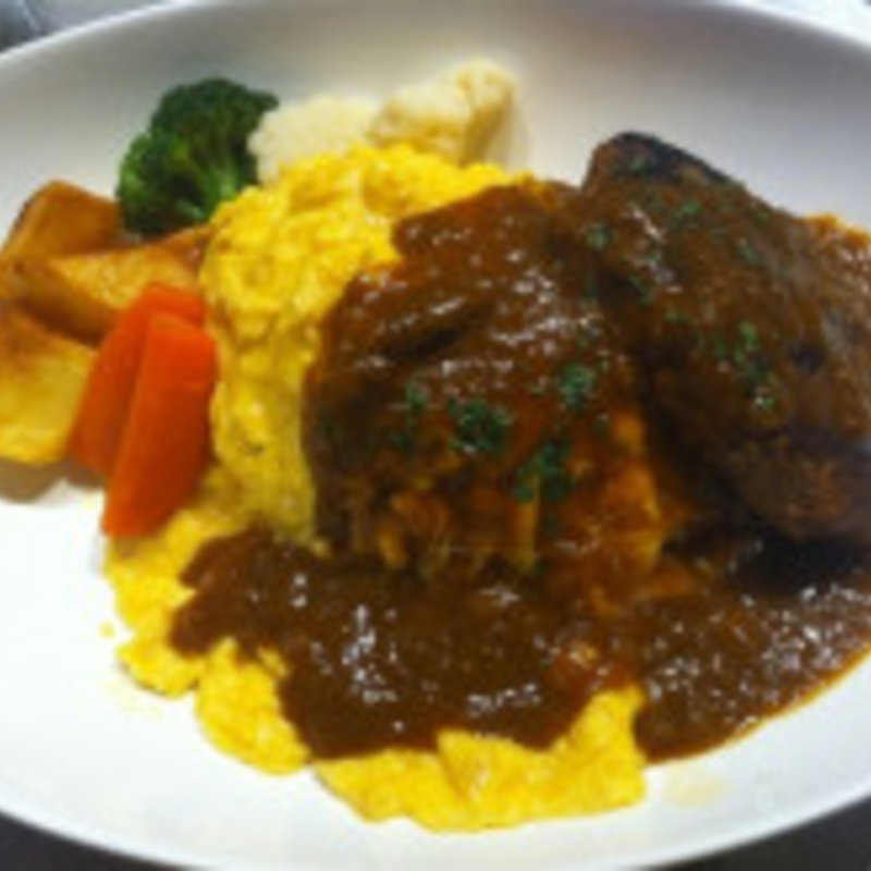 ～ふんわーリ卵の～オムハンバーグプレート(カフェ・トレイル＆トラック イクスピアリ店)