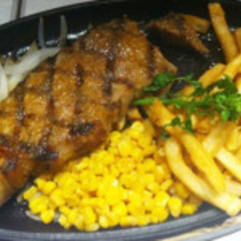 US産サーロインステーキ～オニオンソース～(カフェ・トレイル＆トラック イクスピアリ店)