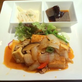 定食ランチ　厚揚げの酢豚(銀座２丁目ミタスカフェ)