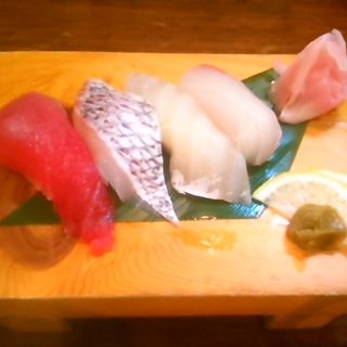 おまかせ寿司4貫(三浦頂食堂)