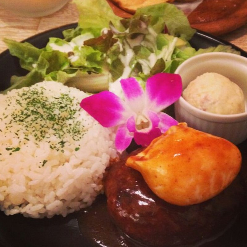 サンマハロロコモコ(Sun Mahalo サンマハロ)