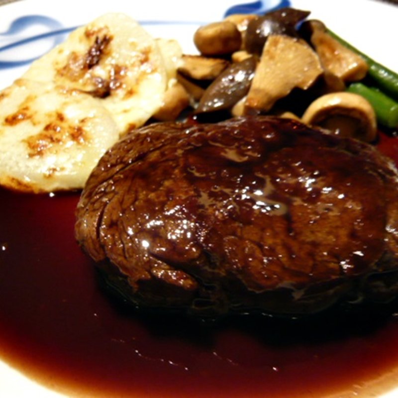 国産黒毛和牛フィレ肉のポワレ 白ワインのボルドレーズソース(アピシウス)