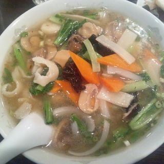 海鮮と野菜入り麺(魯園菜館 狛江駅前店)