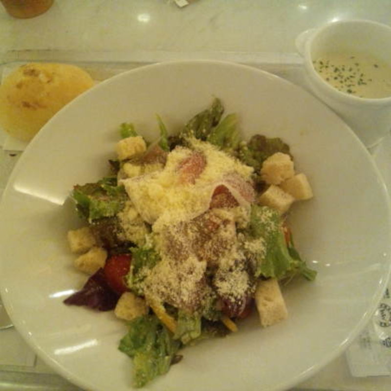 イタリアン生ハムサラダパン&スープセット(VIETNAMESE CYCLO Echika表参道)