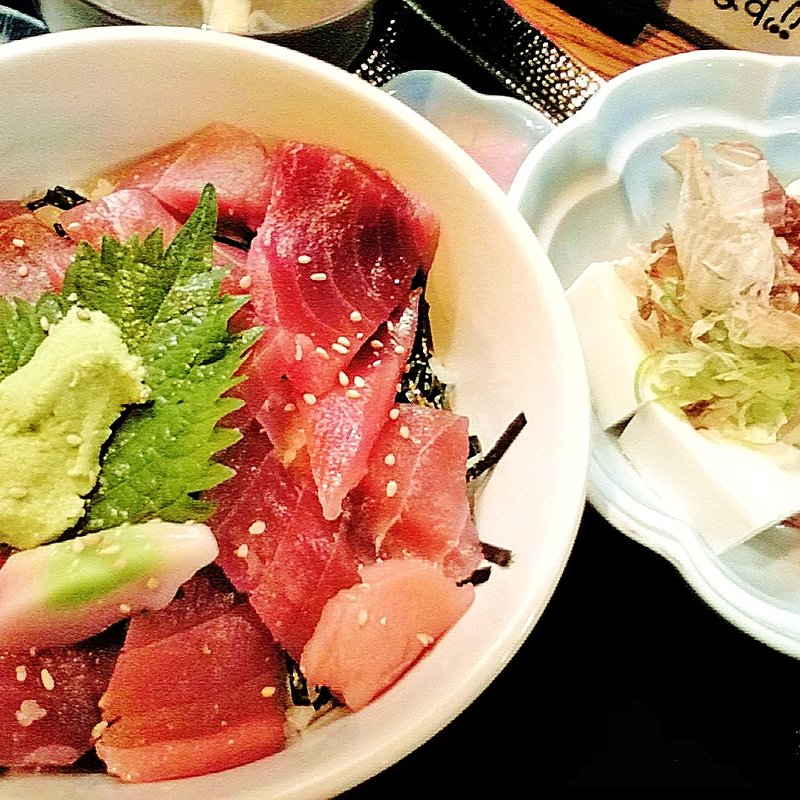 まぐろ丼(居酒屋くろ兵衛)